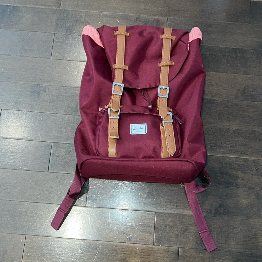 Herschel maroon backpack in maroon